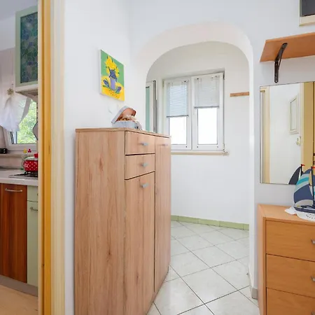 Lovely In With Kitchen Apartment Pula