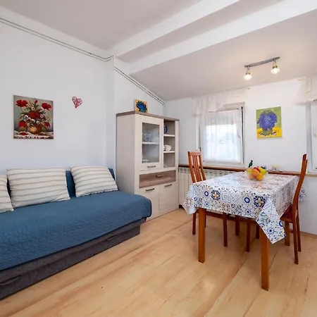 Apartment Lovely In With Kitchen Pula